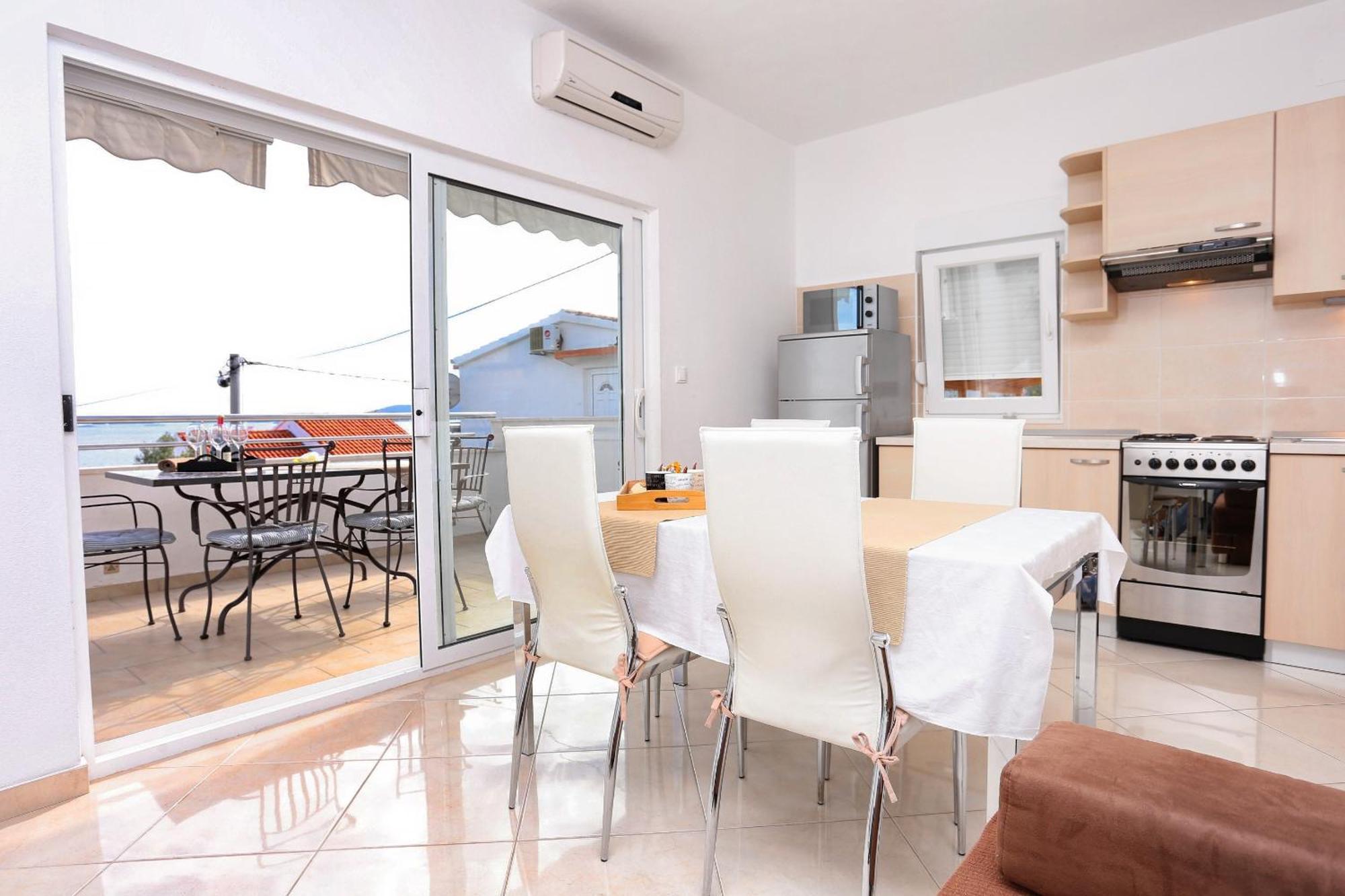Apartments By The Sea Seget Vranjica, Trogir - 10328 Bilik gambar
